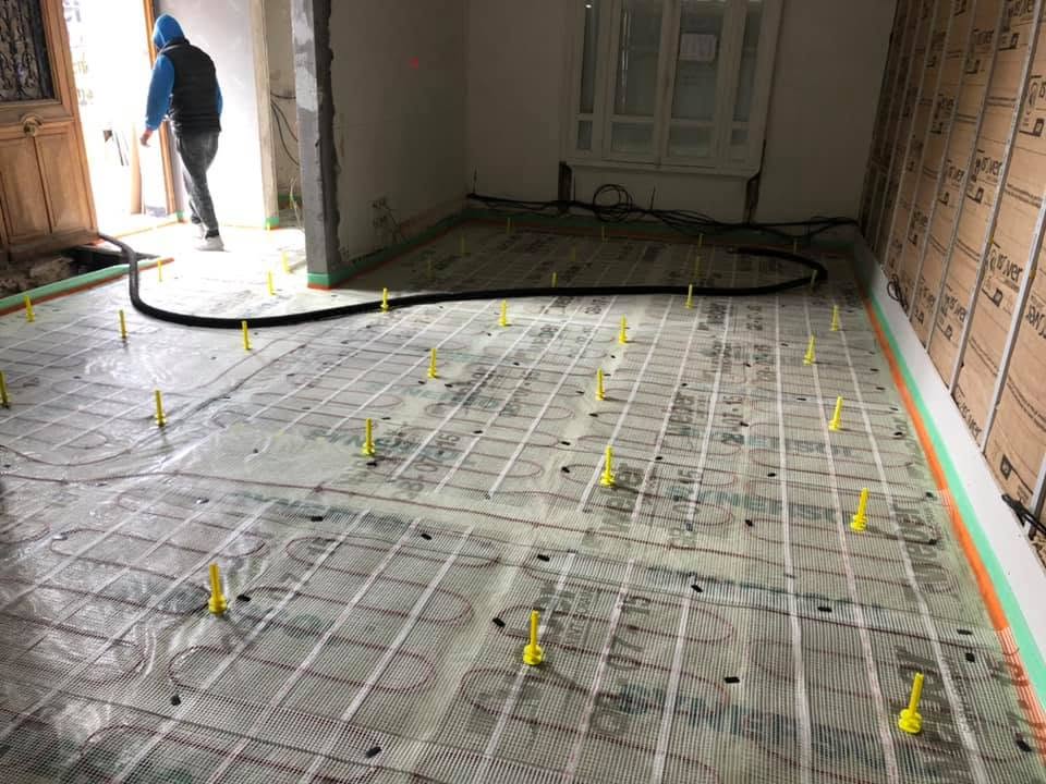 Installation et pose de chauffage au sol et plancher chauffant dans les Yvelines Chapes Solutions experts en création et pose de chauffage au sol dans le 78