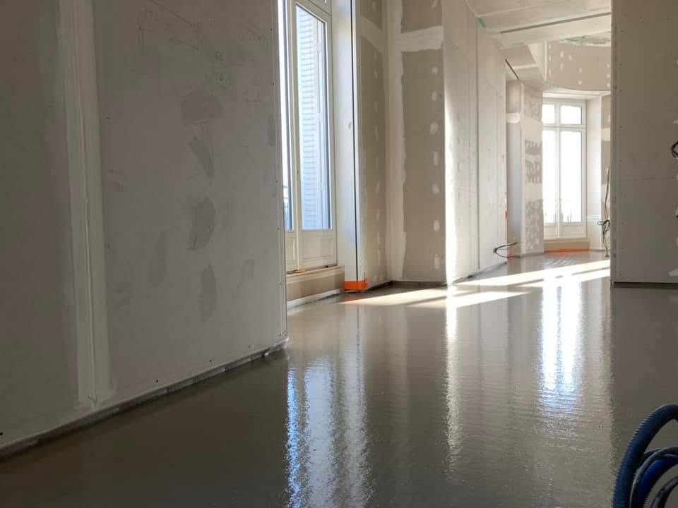 Chape adh&eacute;rente 3 cm dans un appartement de prestige &agrave; Paris image 10
