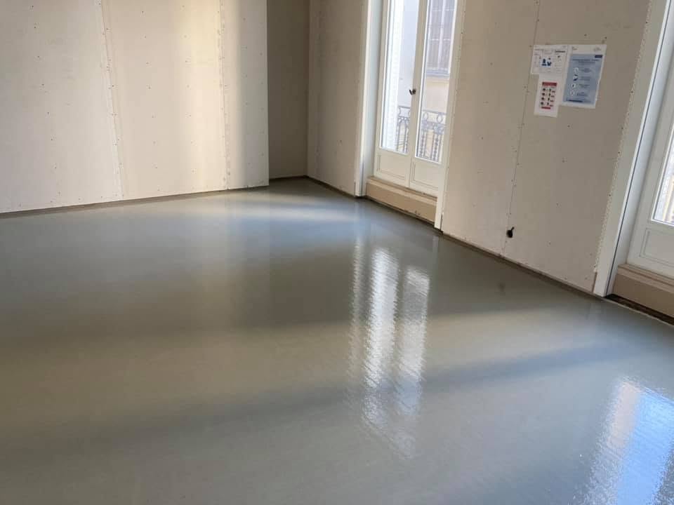 Chape liquide sur isolant : avantages, mise en &oelig;uvre et conseils d'expert image 2