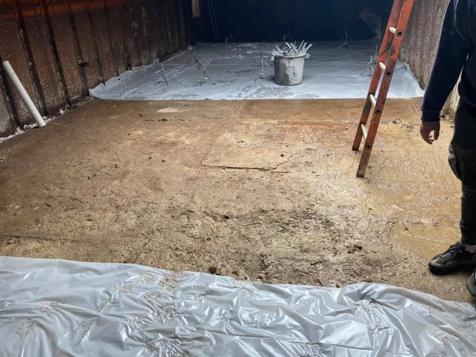 Coulage d'une chape fluide sur une p&eacute;niche en r&eacute;novation image 7