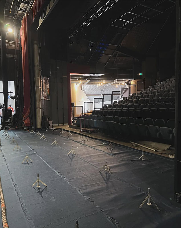 Chape fluide pour salle de spectacle et th&eacute;&acirc;tre en &Icirc;le-de-France image 2