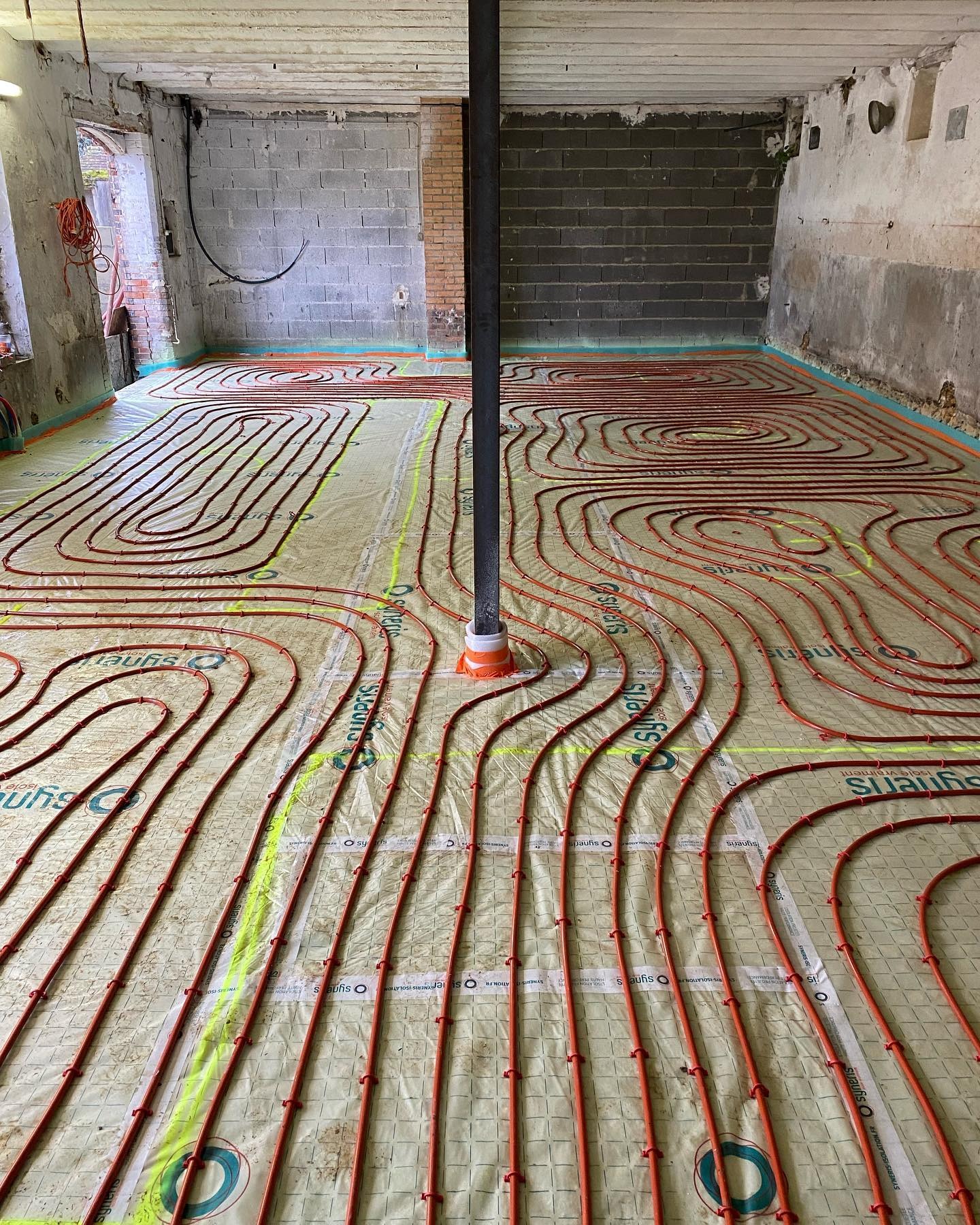 Plancher chauffant sur mousse projet&eacute;e 90 m&sup2; image 2